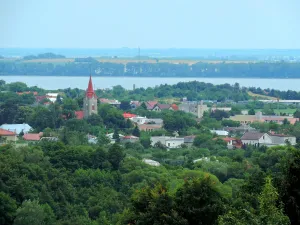 Pohľad na obec Vinné pod svahmi Vihorlatu.