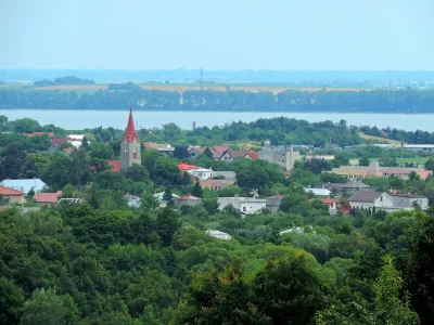 Pohľad na obec Vinné pod svahmi Vihorlatu.